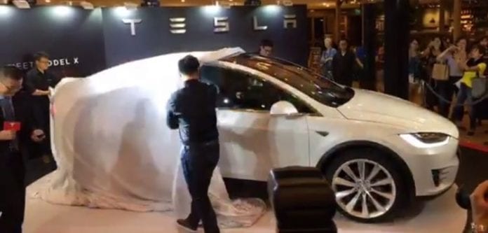 Tesla Model X arrived in Hong Kong