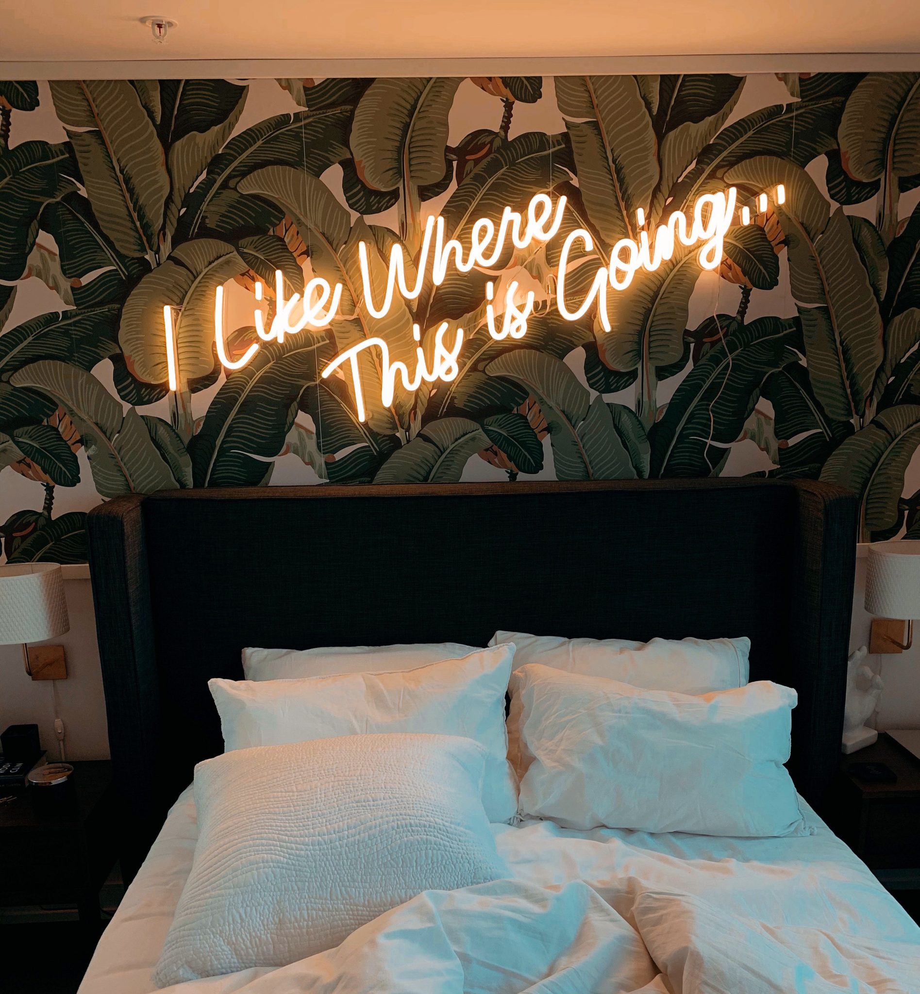 How to Personalize your Bedroom with a Custom Neon Sign - Opptrends 2023